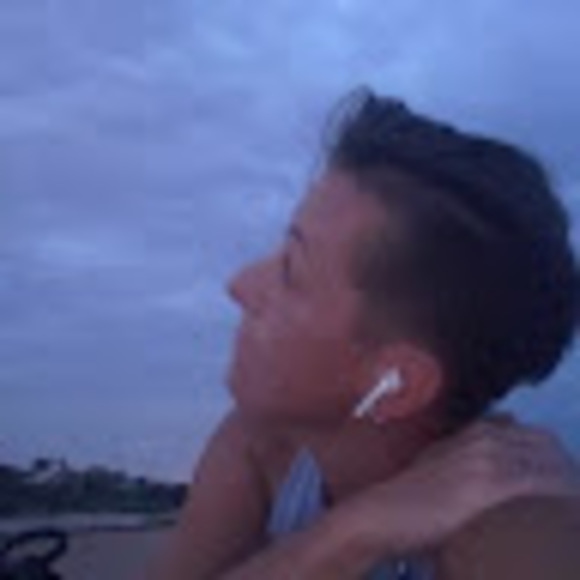 Meet your Posher, Tara - Picture 1 of 1